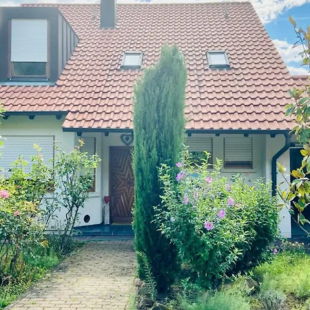 Gaestezimmer Sabine Benoetigt Vor Der Annahme Einer Buchungsanfrage Vollstaendigen Kontaktdaten Der Gaeste Sowie Eine Tel Erreichbarkeit Apartment *