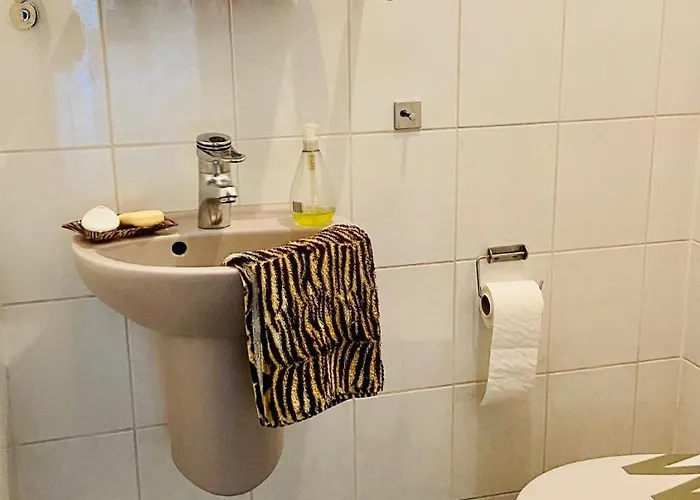 Gaestezimmer Sabine -benoetigt Vor Der Annahme Einer Buchungsanfrage Vollstaendigen Kontaktdaten Der Gaeste Sowie Eine Tel Erreichbarkeit 公寓 *